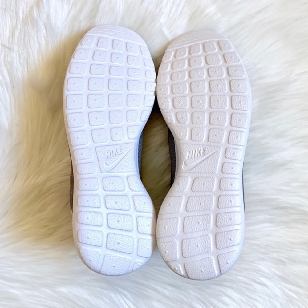 Nike Roshe One Sneakers In Grey - Picture 8 of 8